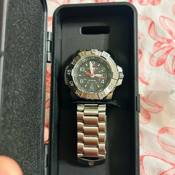 Luminox Nagy seal Black Dial Stainless Steel Men's Watch - Picture 3 of 9